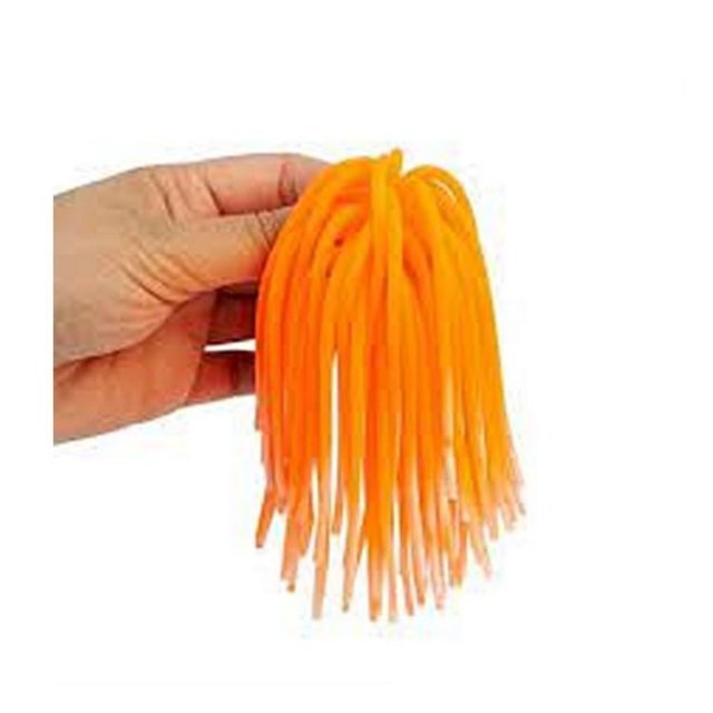 Fluffy Power Bal, 13cm groot uit kunststof in de kleur ass.. Geschikt vanaf 3+.