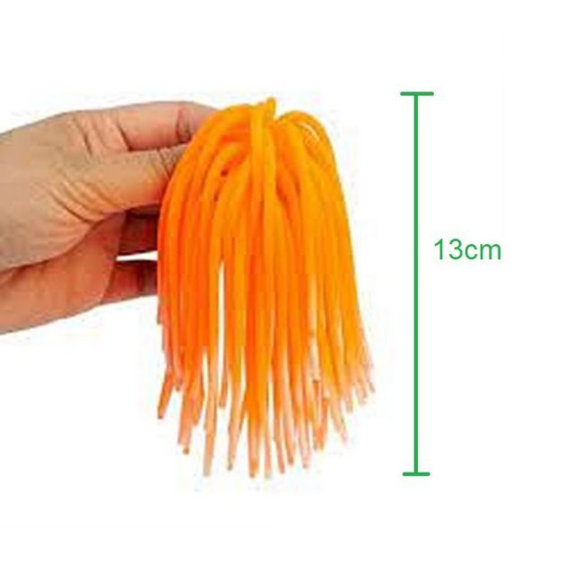 Fluffy Power Bal, 13cm groot uit kunststof in de kleur ass.. Geschikt vanaf 3+.