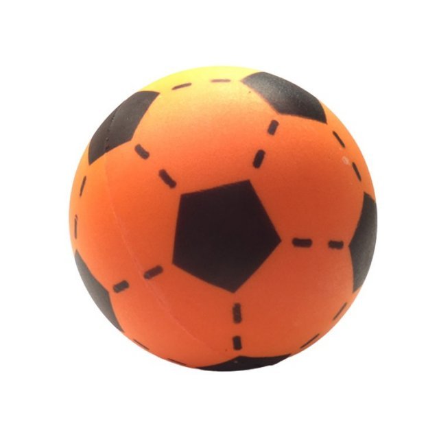 Bal Foam Voetbal - Softbal Oranje, 20 cm groot uit foam in de kleur oranje. Geschikt vanaf 3+.