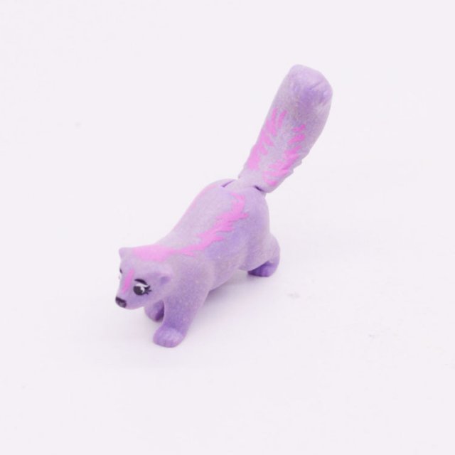 Playmobil 30625955 Stinkdier Li Paars - Skunk Li Purple ,  groot uit kunststof in de kleur l.paars. Geschikt vanaf 3+.