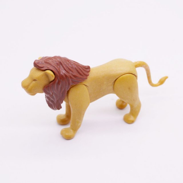 Playmobil 30665840 Leeuw - Adult - Lion ,  groot uit kunststof in de kleur tan. Geschikt vanaf 3+.