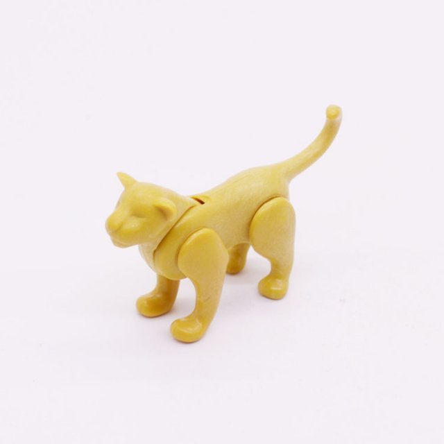 Playmobil 30665860 Leeuw Welp - TA - Lion Cub ,  groot uit kunststof in de kleur tan. Geschikt vanaf 3+.