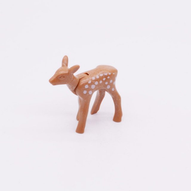 Playmobil 30668672 Hert Baby - L BR W Spots - Deer Baby ,  groot uit kunststof in de kleur l.bruin. Geschikt vanaf 3+.