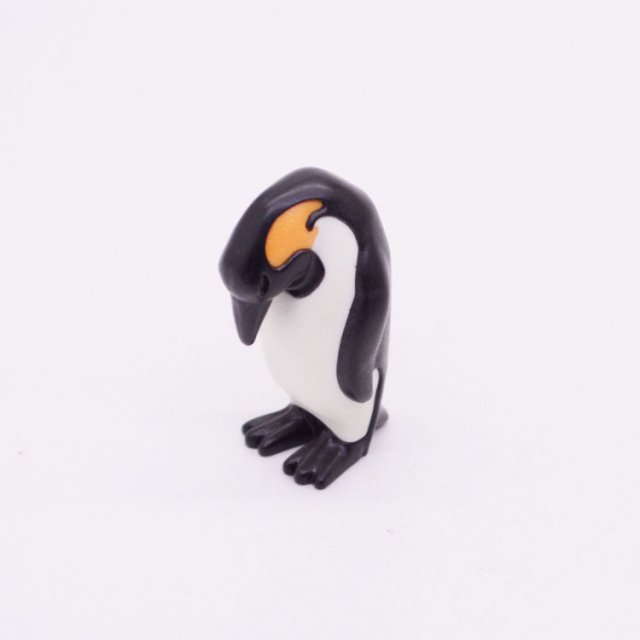 Playmobil 30467320 Keizerspinguïn Hoofd Onder - Emperor Penguin Head Down ,  groot uit kunststof in de kleur zwart. Geschikt vanaf 3+.