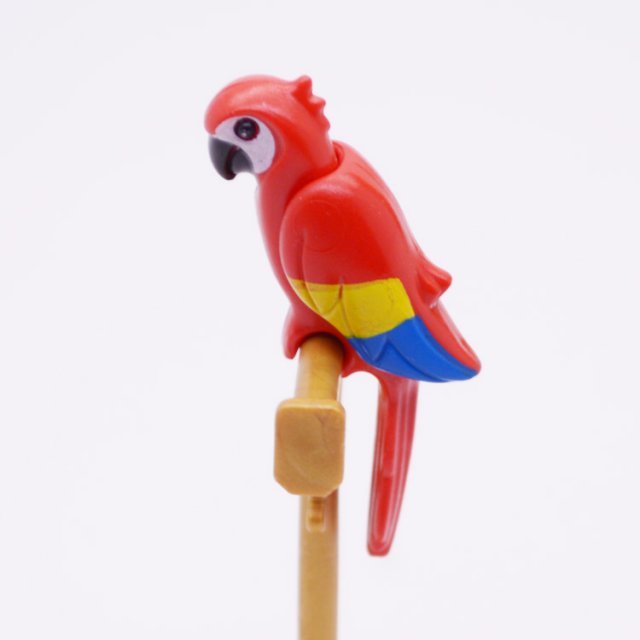 Playmobil 30830060 Papegaai Rood - Parrot Red ,  groot uit kunststof in de kleur geel. Geschikt vanaf 3+.