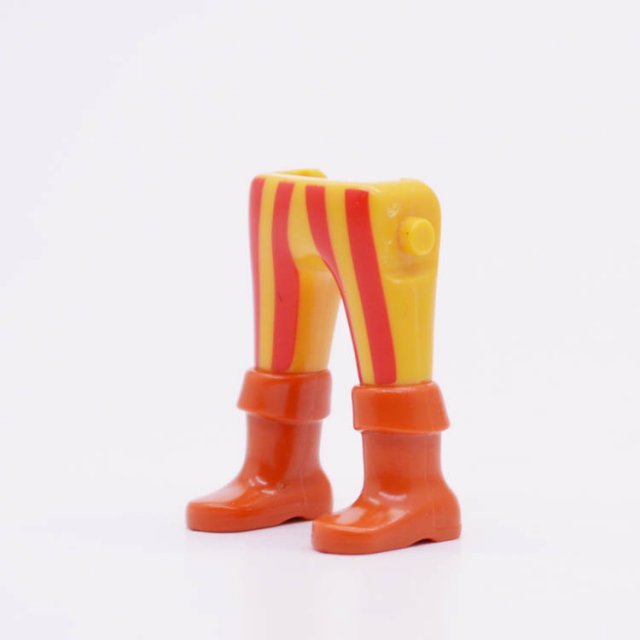 Playmobil 90010006 Benen Be Ro Gestreept Br Laarzen - Legs Be Re Striped Br Boots ,  groot uit kunststof in de kleur beige. Geschikt vanaf 3+.