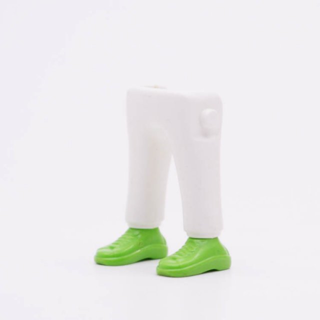 Playmobil 90010010 Benen Witte Broek Gr Schoenen - Legs White Pants Gr Shoes ,  groot uit kunststof in de kleur wit. Geschikt vanaf 3+.