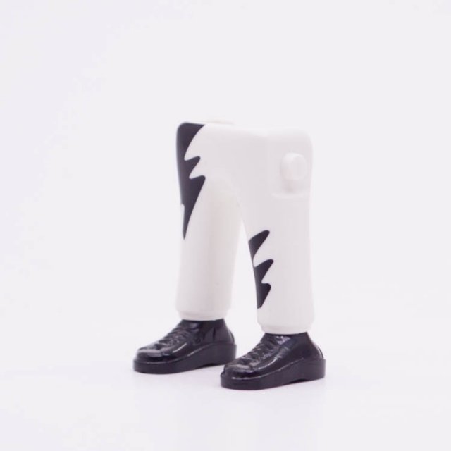 Playmobil 90010018 Benen Witte Broek Zw Schoenen - Legs White Pants Bl Shoes ,  groot uit kunststof in de kleur wit. Geschikt vanaf 3+.