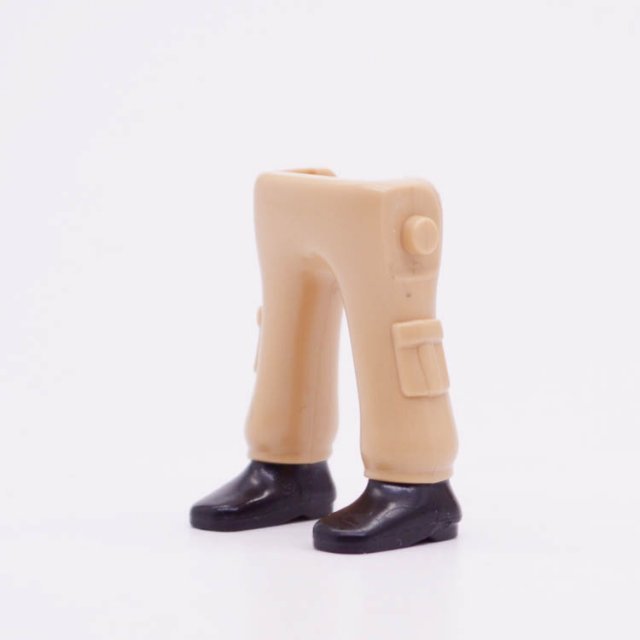 Playmobil 90010021 Benen Beige Cargobroek Zw Schoenen - Legs Beige Cargo Pants Bl Shoes ,  groot uit kunststof in de kleur beige. Geschikt vanaf 3+.