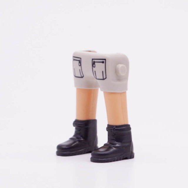 Playmobil 90010034 Benen Li Grijs Ko Broek Zw Schoenen - Legs Li Grey Shorts Bl Shoes ,  groot uit kunststof in de kleur grijs. Geschikt vanaf 3+.