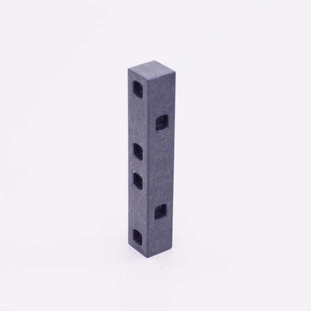 Playmobil 30296340 Verbindingsstuk Dak - 90x15x15 - Connecting Strip Roof ,  groot uit kunststof in de kleur d.blauw. Geschikt vanaf 3+.
