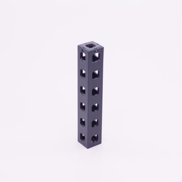 Playmobil 30671980 Verbinding -1x1x6 - 90/15/15 - Connector ,  groot uit kunststof in de kleur d.grijs. Geschikt vanaf 3+.