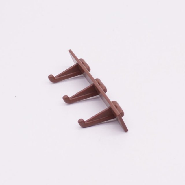 Playmobil 30096050 Kapstok Zadels 3 Haken - Rack Saddles 3 Hooks ,  groot uit kunststof in de kleur bruin. Geschikt vanaf 3+.