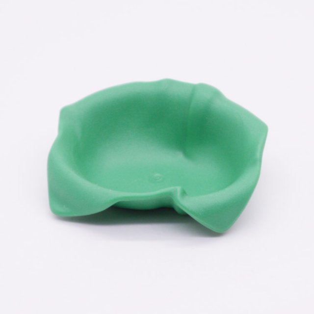 Playmobil 30221093 Deken Katten Mand - Blanket Cat Basket ,  groot uit kunststof in de kleur groen. Geschikt vanaf 3+.