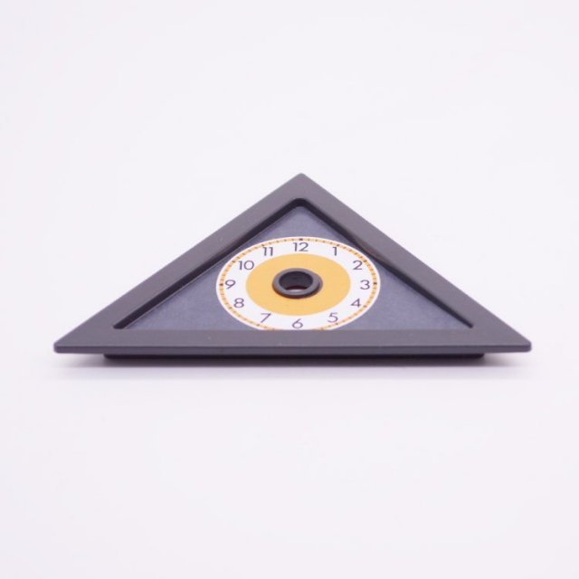 Playmobil 30243352 Behuizing Muurklok Driehoek - Case Wall Clock Triangular ,  groot uit kunststof in de kleur d.grijs. Geschikt vanaf 3+.