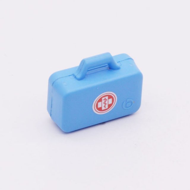 Playmobil 30022730 02 Koffer Nieuwe Stijl - L BL - Suitcase New Style ,  groot uit kunststof in de kleur l.blauw. Geschikt vanaf 3+.
