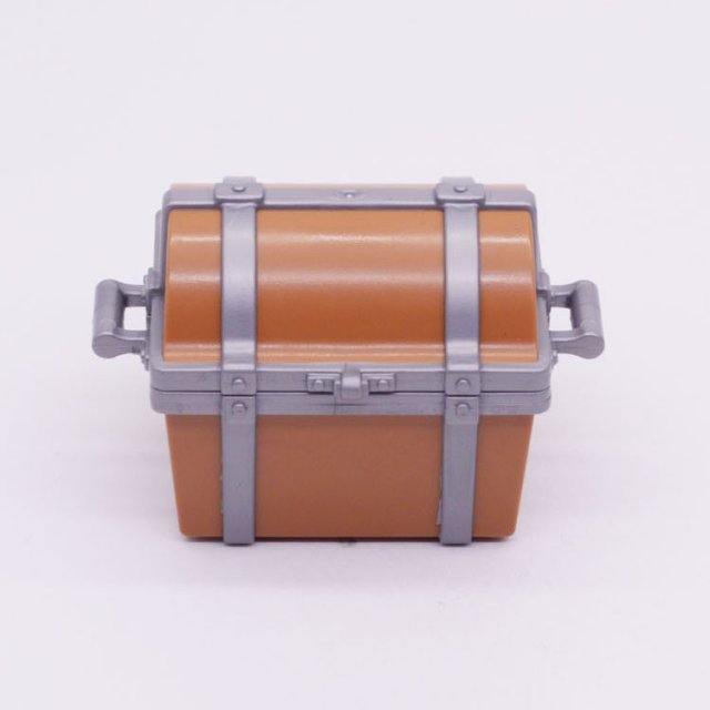 Playmobil 30465300 30464670 Schatkist Geldkist m Sierbeslag - BR - Chest Trunk w Bands ,  groot uit kunststof in de kleur bruin. Geschikt vanaf 3+.
