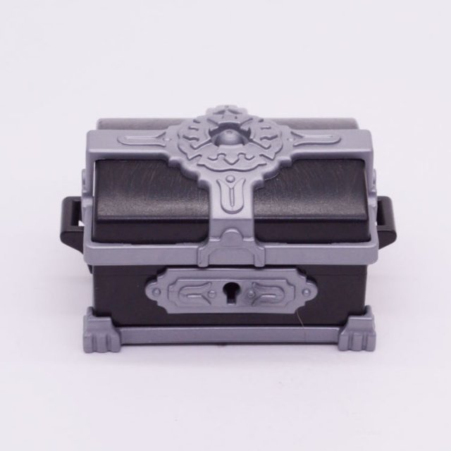 Playmobil 30654912 Schatkist Geldkist m Zilver Zwart - Chest Trunk w Silver Black ,  groot uit kunststof in de kleur zwart. Geschikt vanaf 3+.