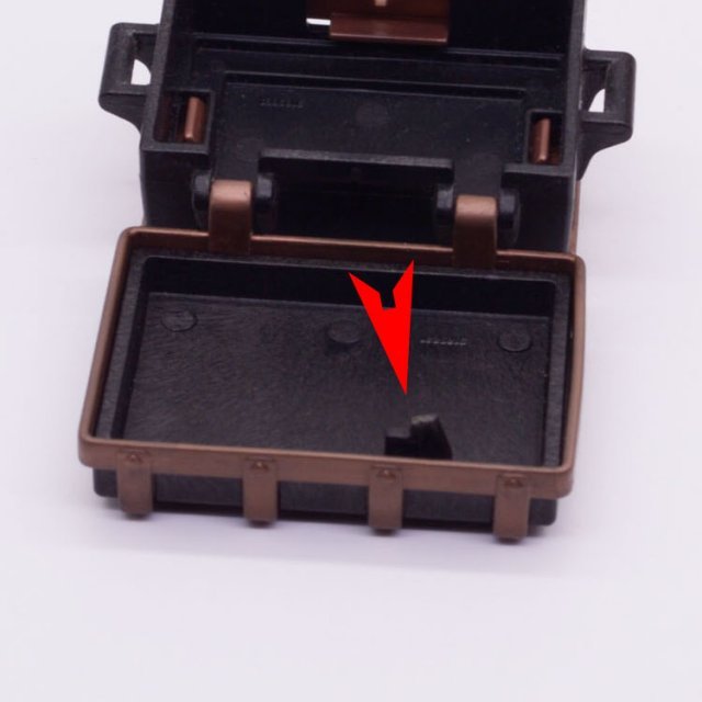 Playmobil 30662370 01 Schatkist Geldkist Zwart - BROKEN - Chest Trunk Black ,  groot uit kunststof in de kleur zwart. Geschikt vanaf 3+.