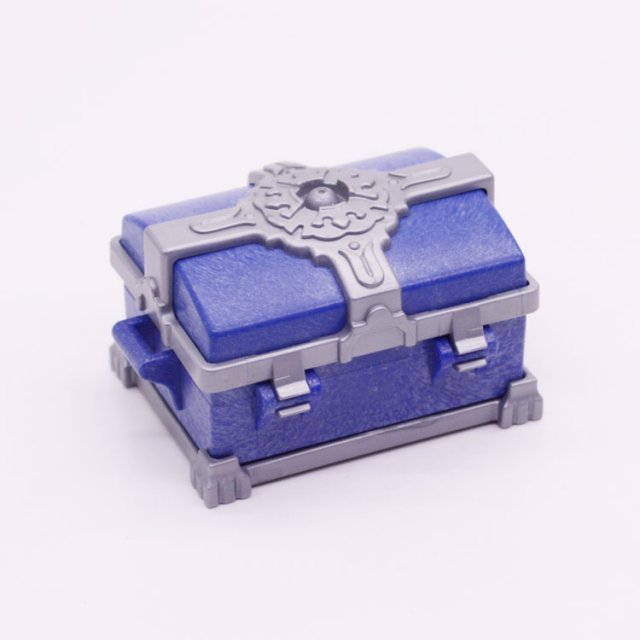Playmobil 30677870 Schatkist Geldkist m Z Sierbeslag - BL - Chest Trunk w S Bands ,  groot uit kunststof in de kleur blauw. Geschikt vanaf 3+.