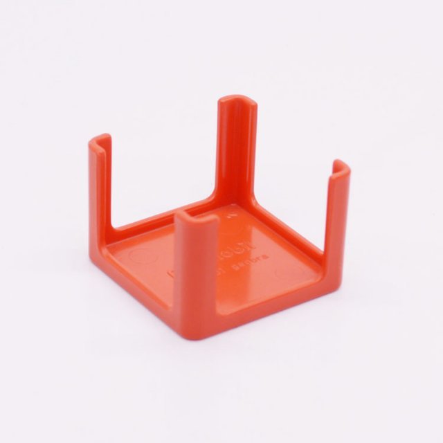 Playmobil 30253093 Kindertafel Vierkant - R - Children Table Square ,  groot uit kunststof in de kleur rood. Geschikt vanaf 3+.