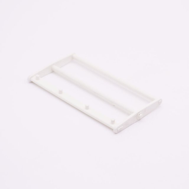 Playmobil 30603590 02 Deel 2 Onderstel Veldbed - Part 2 Leg Folding Cot ,  groot uit kunststof in de kleur wit. Geschikt vanaf 3+.