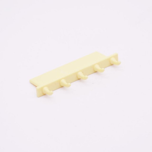 Playmobil 30056782 Legger m Haken Muurkast - Rack w Hooks Wall Cabinet ,  groot uit kunststof in de kleur l.geel. Geschikt vanaf 3+.