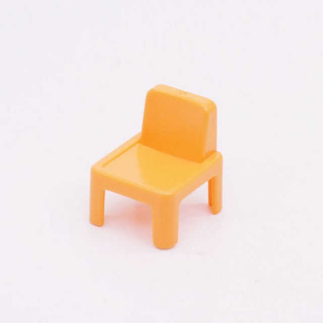 Playmobil 30243723 Kinderstoel Li Oranje - Chair Child-Size Li Orange ,  groot uit kunststof in de kleur l.oranje. Geschikt vanaf 3+.