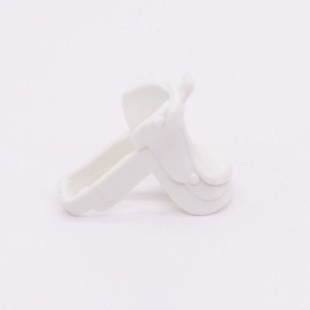 Playmobil 30022194 Zadel Gebroken Wit - Western 2011 Style - Saddle Off White ,  groot uit kunststof in de kleur g.wit. Geschikt vanaf 3+.