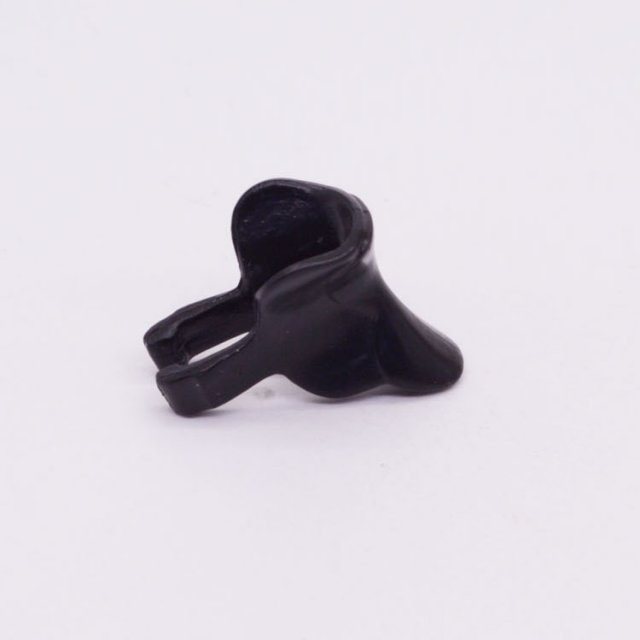 Playmobil 30096000 Zadel Zwart - Jockey Style - Saddle Black ,  groot uit kunststof in de kleur zwart. Geschikt vanaf 3+.