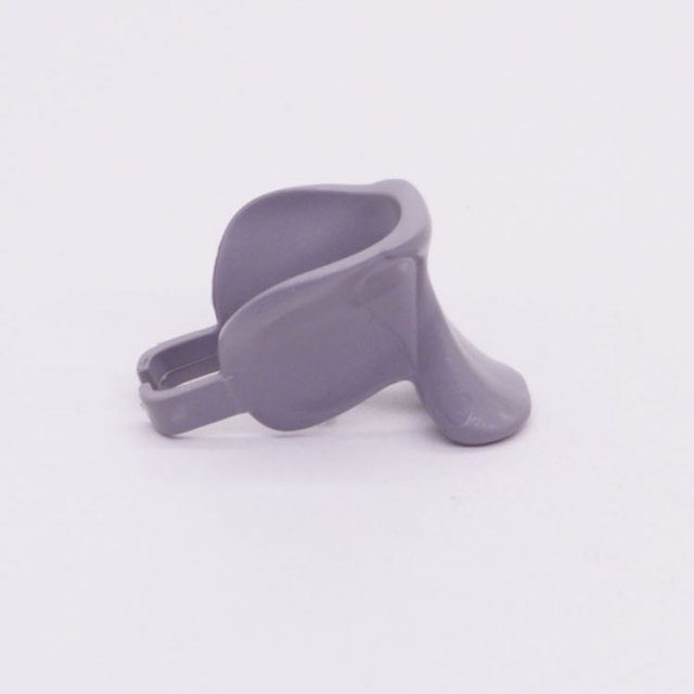 Playmobil 30220862 Zadel Grijs - 2011 Style - Saddle Grey ,  groot uit kunststof in de kleur grijs. Geschikt vanaf 3+.