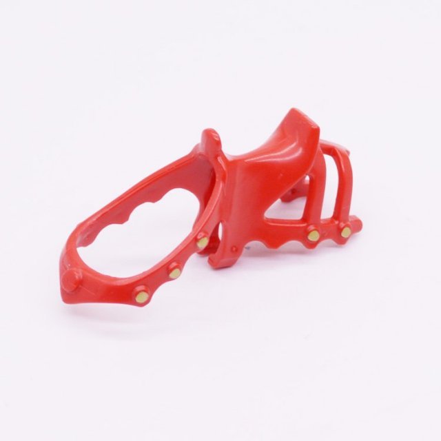 Playmobil 30645282 Harnas Zadel m Goud - Harness Saddle w Gold ,  groot uit kunststof in de kleur rood. Geschikt vanaf 3+.