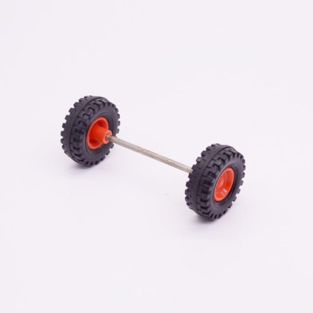 Playmobil 30651170 Vooras Wielen Tractor - Front Axle Wheels Tractor ,  groot uit kunststof in de kleur zwart. Geschikt vanaf 3+.