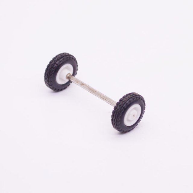 Playmobil p7454d Wielen m As - Wheels w Axle ,  groot uit kunststof in de kleur zwart. Geschikt vanaf 3+.